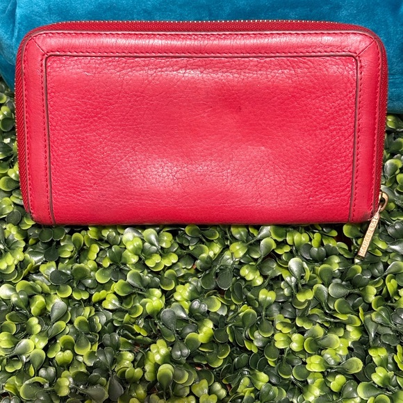 TORY BURCH RED LEATHER ZIPPY WALLET HOST PICK!! - Picture 2 of 7